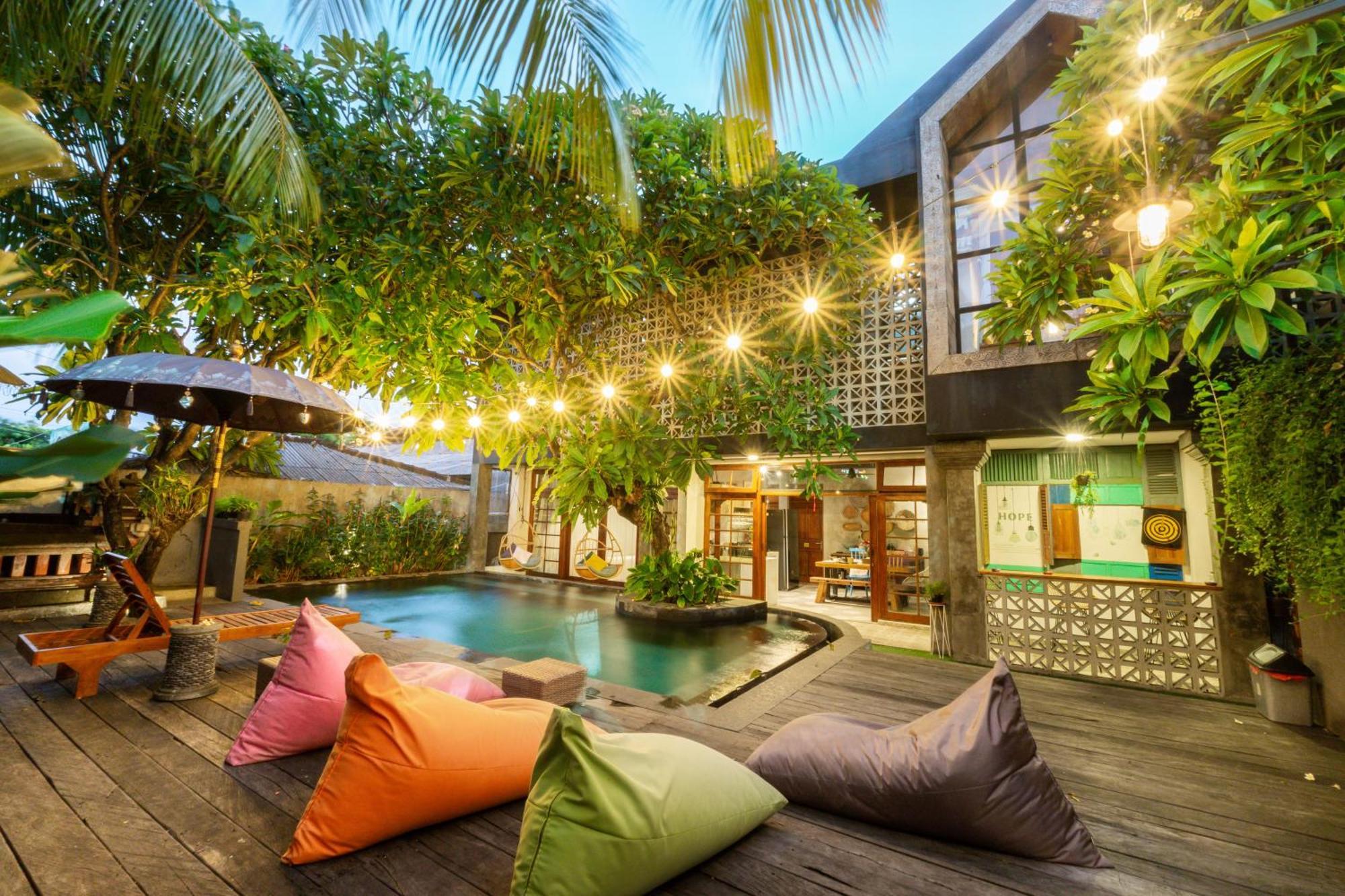 Interconnection Hostel Kuta  Exterior photo